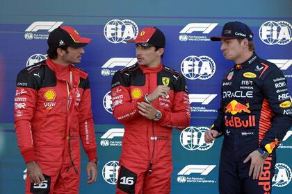 Tampoco Max Verstappen parece comprender por qué los dos Ferrari lo antecedieron en los cómputos; Sainz y Leclerc partirán delante del neerlandés este domingo en el autódromo Hermanos Rodríguez.