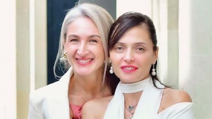 Tamuna (derecha) se ha acercado a muchos de sus parientes biológicos, incluida Nia (izquierda), quien es prima en segundo grado