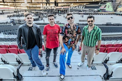 Tan Biónica lanzó "La última noche mágica en vivo" con su show en el estadio River Plate