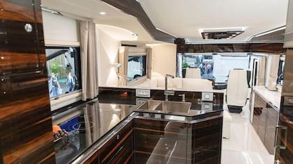 Tan sólo el sistema de audio premium diseñado exclusivamente para este modelo cuesta 300 mil dólares