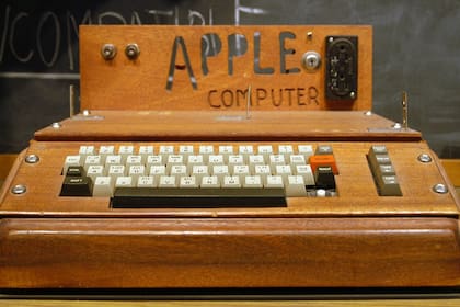 Tan solo se fabricaron 200 Apple I, uno de los primeros ordenadores personales y pionero a la hora de combinar teclado y monitor.