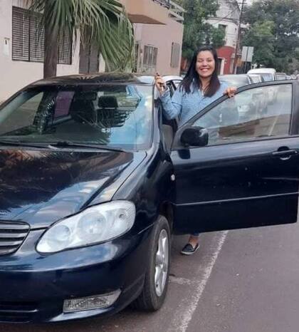 Tania Montenegro en su nuevo auto