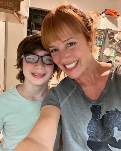 Tanto Caro Ibarra como su hijo Camilo salieron ilesos del incendio en su hogar