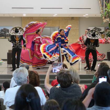 Tanto en Austin como en San Antonio y Dallas-Fort Worth, las celebraciones incluirán música, gastronomía, arte y danzas tradicionales (Imagen de la Biblioteca Pública de Buda)