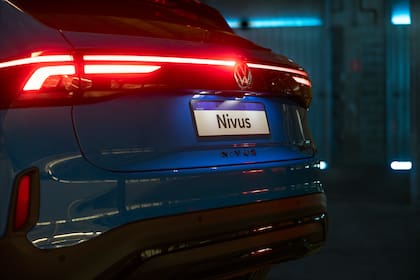 Tanto la parrilla delantera como la parte trasera llegan con cambios estéticos