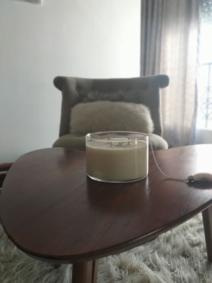 Tanto las velas aromáticas como las convencionales es conveniente apagarlas si no va a quedar nadie en la habitación