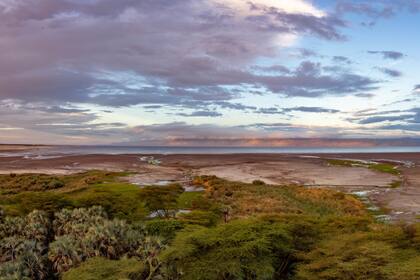 A metros de su casa se encuentra el Lago Eyasi