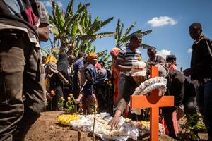 Tanzania acusa a cientos de traición y emite órdenes de arresto contra más opositores