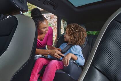 Taos trae seis airbags, alerta de fatiga, controles de tracción (ESC) y estabilidad (ASR) y anclajes ISOFIX entre otros sistemas de seguridad