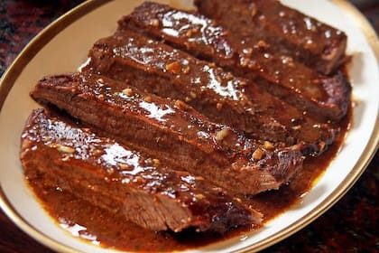 Tapa de asado macerada al horno