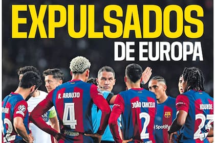 Barcelona arde tras la dolorosa eliminación de la Champions League: los señalamientos a Araujo por la expulsión y las lapidarias portadas de los medios