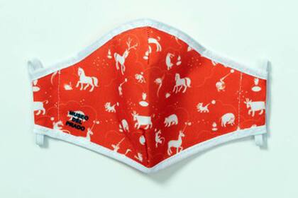 En la tienda del Museo Nacional de Prado el diseño de "El jardín de las delicias", de El Bosco, viene en tres colores, para grandes y chicos