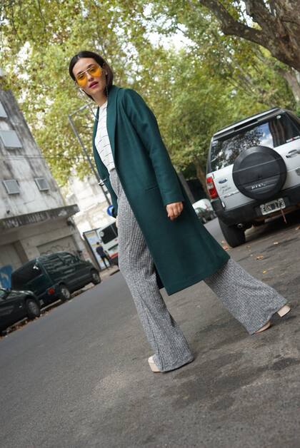 Tapado, Pantalón y remera: Portsaid Zapatos: Maldito Glam Tira para lentes: @thelovelyinka