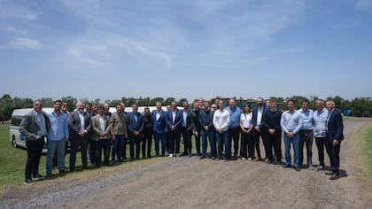 Tapia, el 19 de noviembre, junto a 20 intendentes que utilizan a la Ceamse para depositar los residuos de sus distritos