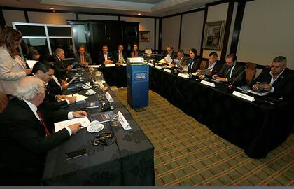 Tapia en su primera reunión de Conmebol