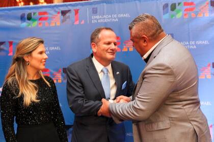 Tapia y el embajador de Israel presentaron el amistoso, pero sin estadio definido