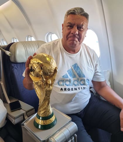 Tapia y la copa del mundo, en el avión de regreso desde Qatar a la Argentina en 2022