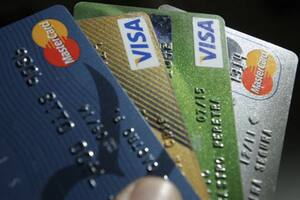 Anuncian más restricciones para el consumo en dólares con tarjeta