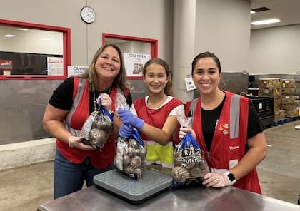 Tarrant Food Bank brinda despensas y alimentos en 50 puntos del condado cada mes (TAFB)