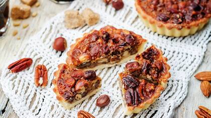 Tarta de nueces, frutos secos y miel