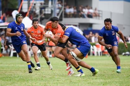Tarucas, con gradas llenas, le puso fervor de rugby tucumano a un certamen que necesita calor, en un partido que terminó antes de tiempo por una tormenta eléctrica.