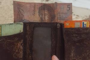 Increíble: perdió su billetera y la encontró 26 años después