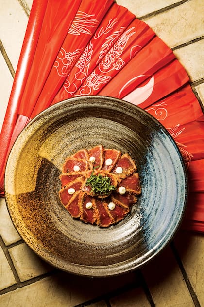 Tataki de bife con wasabi y hierbas frescas en Niño Gordo. Sebastián Pani.