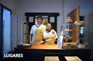 Una pareja de cocineros abrió un café escondido dentro de una tienda deco