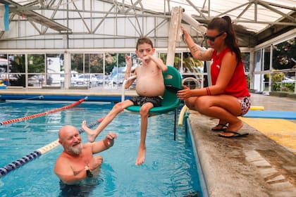 “Tati es un pez en el agua, ni el profesor Fernando lo puede creer”, cuenta Romina