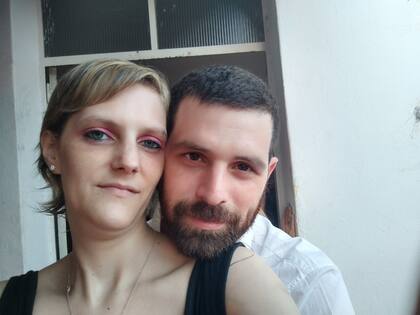 Tatiana junto a su marido que le brindó todo su amor y su contención durante los meses que duró el tratamiento.