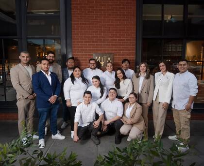 Tatiana Mora y Miguel Guerra son los dueños de MITA, un restaurante que reversiona la gastronomía latinoamericana con ingredientes únicamente de procedencia vegetal