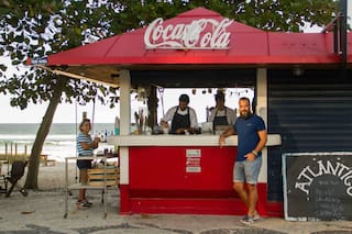 El argentino que cumplió el sueño de abrir un bar en la playa de Río de Janeiro