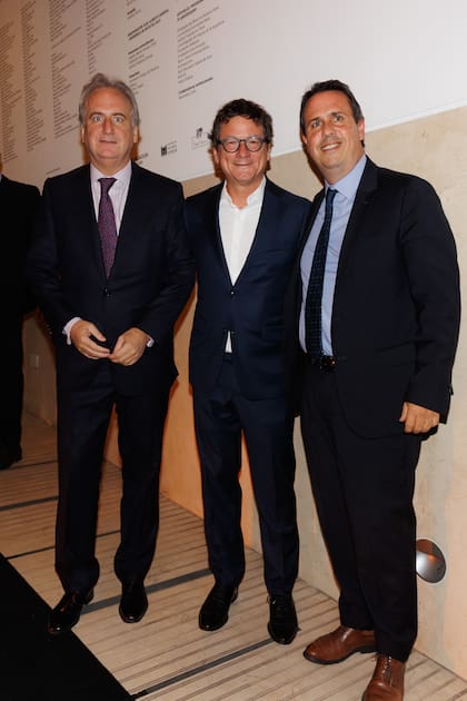 Tato Lanusse, Gabriel Martino y el embajador de Uruguay, Diego Cánepa Baccino