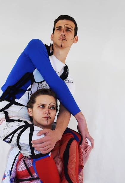 Tatoo. Piezas adherentes de Pérez Garófalo y Kruk (izq.) y postcollage