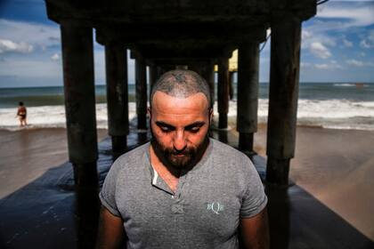 Ariel Mendes Lopes (37) se tatuó pelo por pelo en la cabeza, es de San Telmo y trabaja como bartender en el parador Boutique. Su tatuador se llama Fernando Sballatto