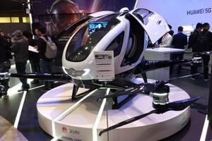 Taxidrones, realidad virtual y robots: los productos más curiosos del MWC 2018