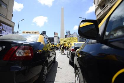 A la protesta también se sumó el Sindicato de Peones de Taxi que reclaman por las "aplicaciones de transporte ilegal"