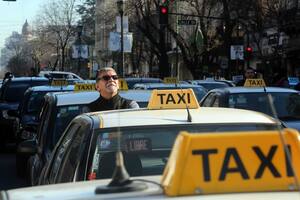 Ensenada: marcha de taxistas para exigir justicia por el chofer asesinado