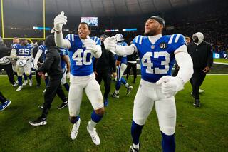 Taylor corre 244 yardas y anota tres TD. Colts vencen 31-25 a Falcons en tiempo extra en Berlín