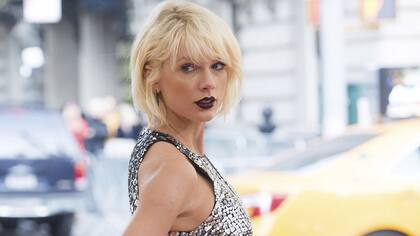 La cantante asegura que un hombre le tocó la cola en una sesión de fotos, están en juicio