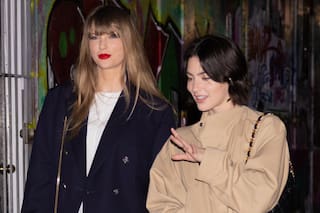 Taylor Swift volvió a Nueva York para salir con amigas y Nicolas Cage recibió una visita muy especial en el set