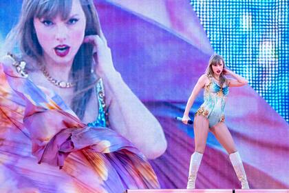Taylor Swift durante un concierto de su gira Eras en el Estadio Murrayfield en Edinburgh, el viernes 7 de junio de 2024. (Jane Barlow/PA vía AP)