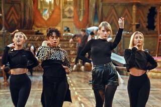 El amado musical que llegó al cine, perdió millones, fue retirado de las salas por bizarro y avergüenza a sus protagonistas