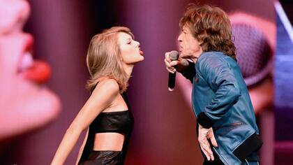 Taylor Swift rockeándola con Mick Jagger