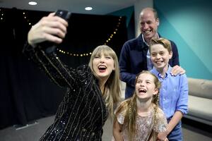 El video viral del príncipe Guillermo bailando en el concierto de Taylor Swift en Wembley