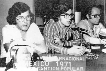 Tcherkaski (izquierda), Piero (Centro) durante una conferencia de prensa en el Festival de México