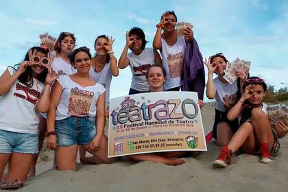 Integrantes de Teatrazo, el festival que comenzó en Puerto Madryn con entradas agotadas