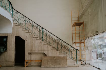 El hall del Teatro San Carlos, en el medio de los trabajos para dejarlo listo para su reapertura