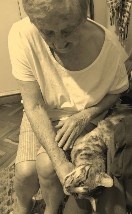 Techito con su abuela.