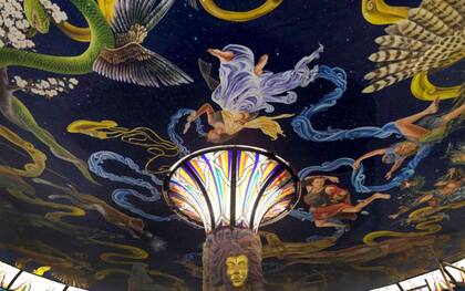 Techo del Salón de la Tierra, dedicado al principio masculino, a la tierra como elemento y planeta y a las reencarnaciones pasadas y futuras